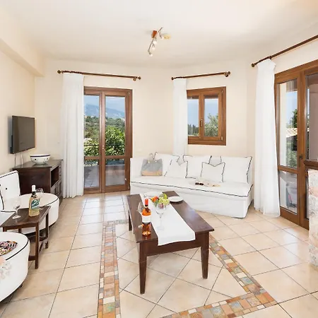 Ilios Kefalonia فيلة سفوروناتا